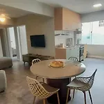 Apto Bc 100 Metros Do Mar E Roda Gigante